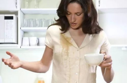娱乐吃瓜酱清洗白衣服,娱乐吃瓜酱教你一招